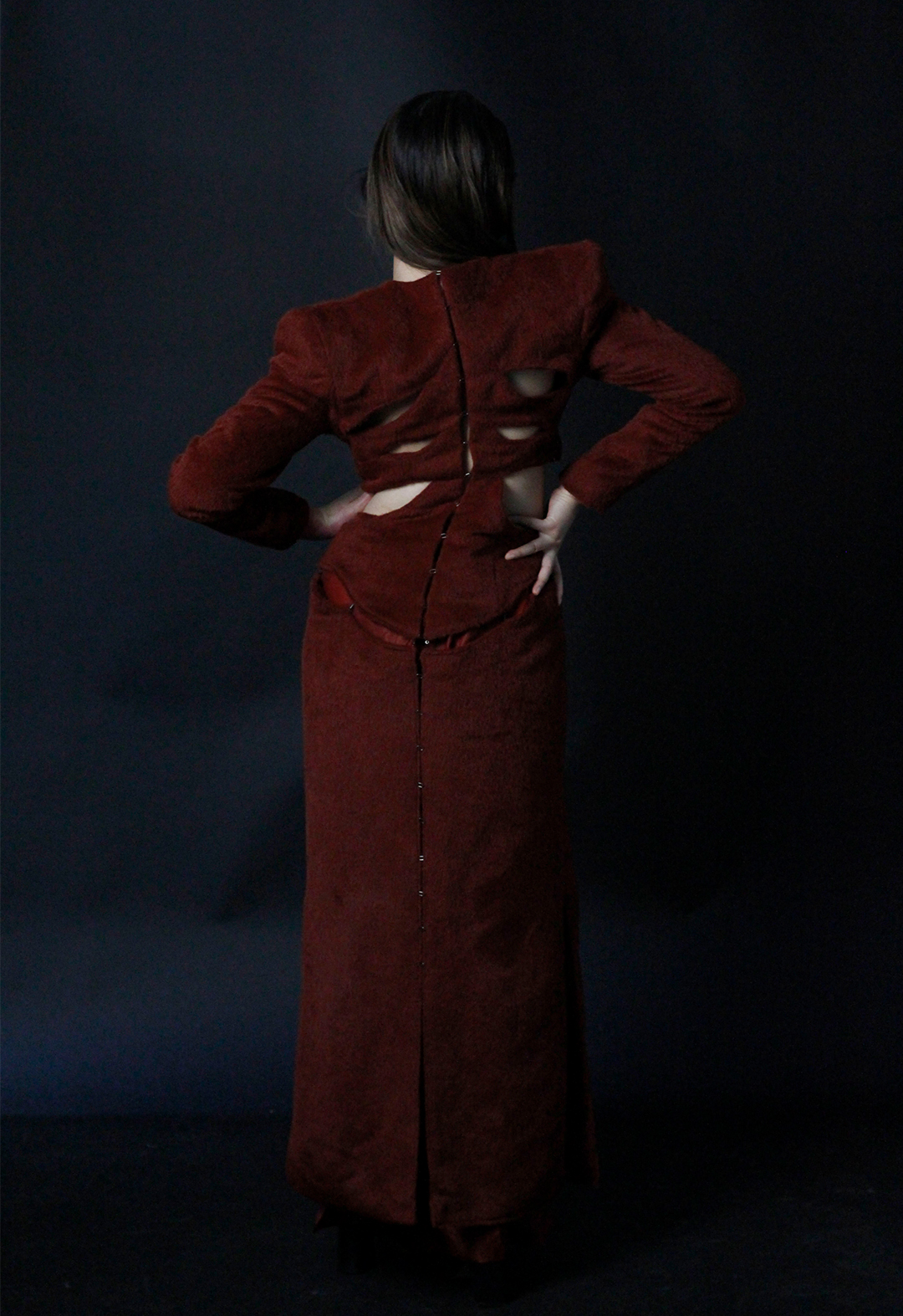 The model displays a back view of the coat.