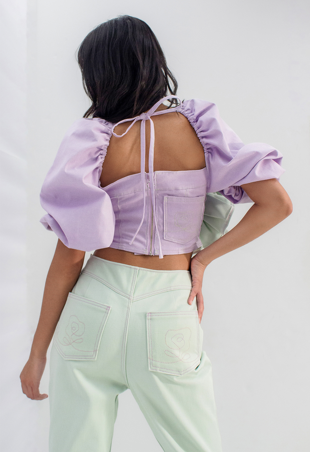 The look is designed with a clean cut and playful color and topstitched details to draw the attention of the audience. The embroidery details on the patched pocket at the back is one of the highlights of the garment. The delicate embroidery with contrasting colors adds some vivid energy to enlighten the look. 