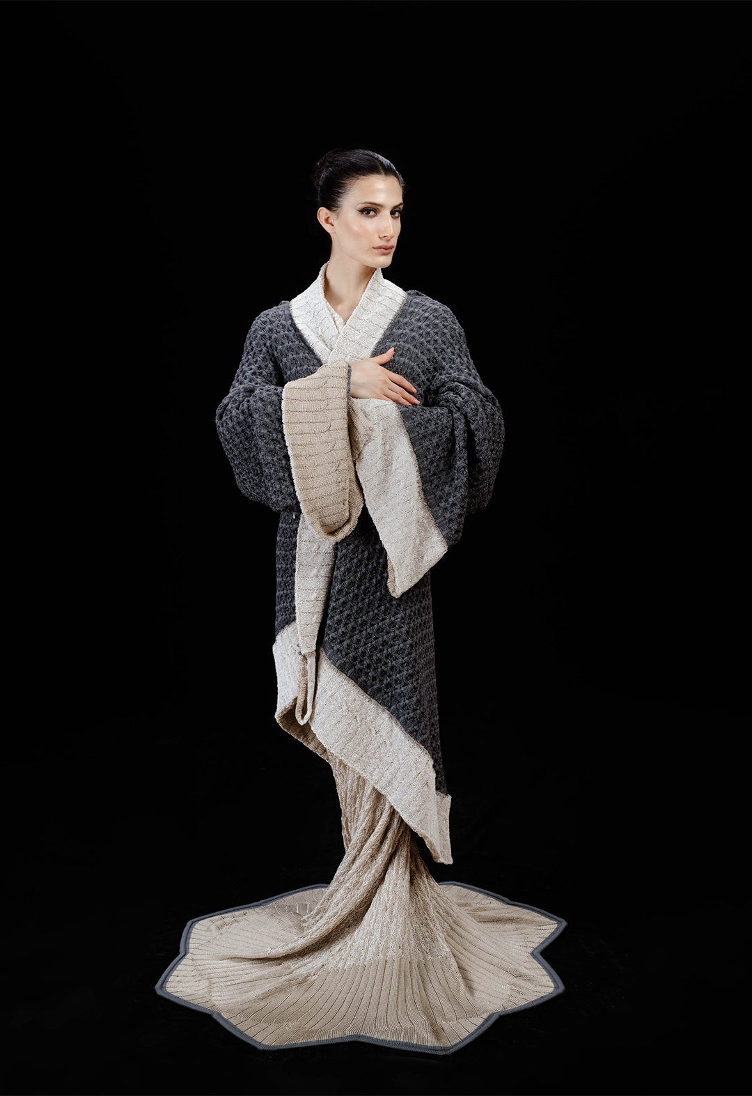 The design was inspired by Chinese Han dynasty. The Quju, flat-pattern technique was used before it was draped. 